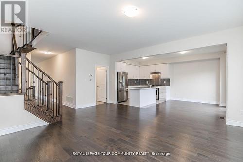 27 Lorne Thomas Place, New Tecumseth, ON - Indoor Photo Showing Kitchen