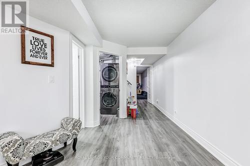 93 Revelstoke Crescent, Richmond Hill, ON - Indoor Photo Showing Laundry Room