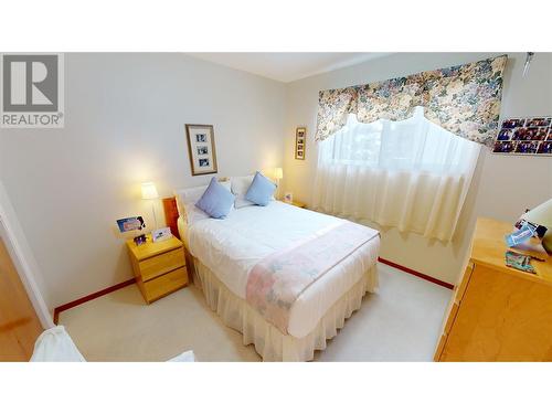 600 16Th Avenue S, Cranbrook, BC - Indoor Photo Showing Bedroom