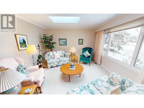 600 16Th Avenue S, Cranbrook, BC - Indoor Photo Showing Living Room