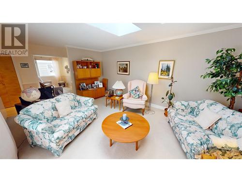 600 16Th Avenue S, Cranbrook, BC - Indoor Photo Showing Living Room