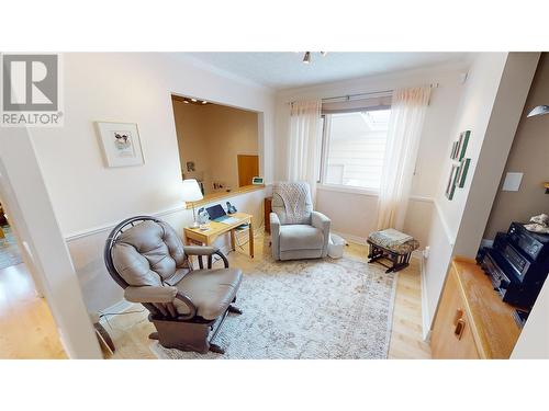 600 16Th Avenue S, Cranbrook, BC - Indoor Photo Showing Living Room