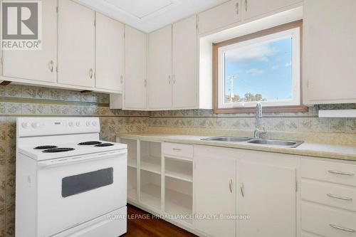 23B Old Portage Road, Prince Edward County (Ameliasburgh), ON - Indoor Photo Showing Kitchen With Double Sink