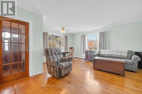 23B Old Portage Road, Prince Edward County (Ameliasburgh), ON - Indoor Photo Showing Living Room