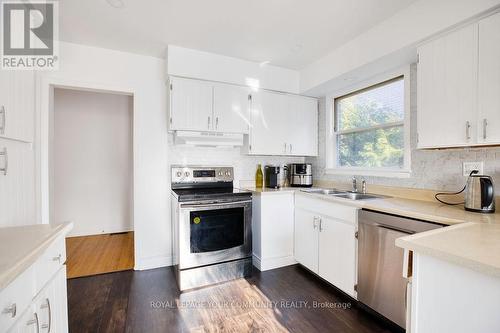 69 Royal Orchard Boulevard, Markham, ON - Indoor Photo Showing Kitchen With Double Sink