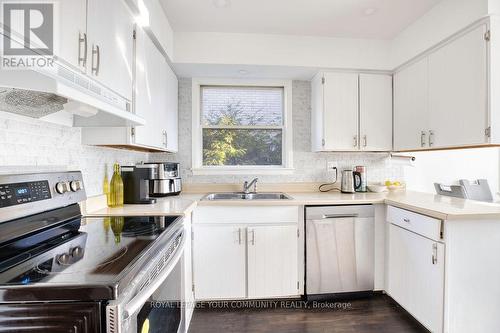 69 Royal Orchard Boulevard, Markham, ON - Indoor Photo Showing Kitchen With Double Sink