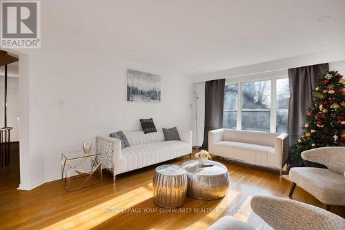 69 Royal Orchard Boulevard, Markham, ON - Indoor Photo Showing Living Room