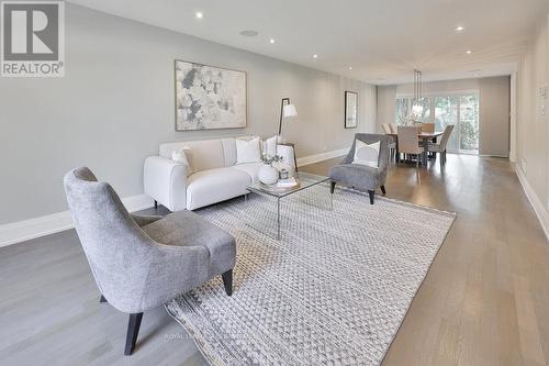 2068 Mississauga Road, Mississauga, ON - Indoor Photo Showing Living Room