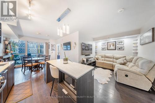 555 - 31 Tippet Road, Toronto, ON - Indoor Photo Showing Living Room