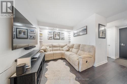 555 - 31 Tippet Road, Toronto, ON - Indoor Photo Showing Other Room