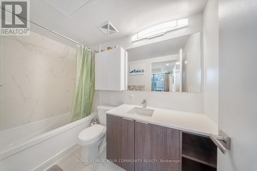 555 - 31 Tippet Road, Toronto, ON - Indoor Photo Showing Bathroom