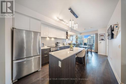 555 - 31 Tippet Road, Toronto, ON - Indoor Photo Showing Kitchen With Stainless Steel Kitchen With Upgraded Kitchen