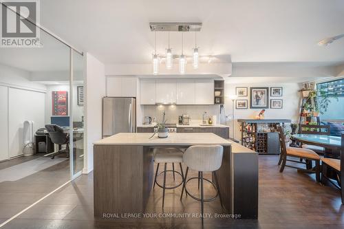 555 - 31 Tippet Road, Toronto, ON - Indoor Photo Showing Kitchen With Upgraded Kitchen