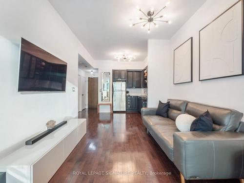 Uph07-600 Fleet St, Toronto, ON - Indoor Photo Showing Living Room