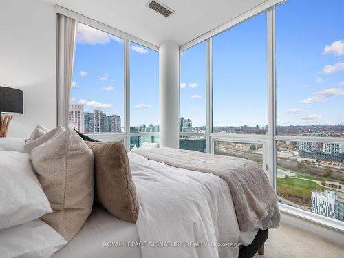 Uph07-600 Fleet St, Toronto, ON - Indoor Photo Showing Bedroom