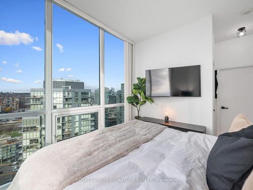 Uph07-600 Fleet St, Toronto, ON - Indoor Photo Showing Bedroom