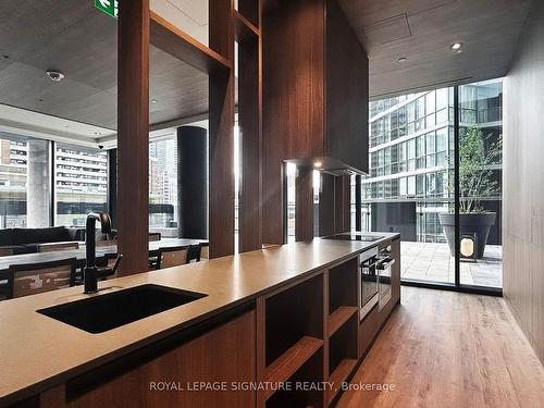 3510-55 Charles St E, Toronto, ON - Indoor Photo Showing Kitchen