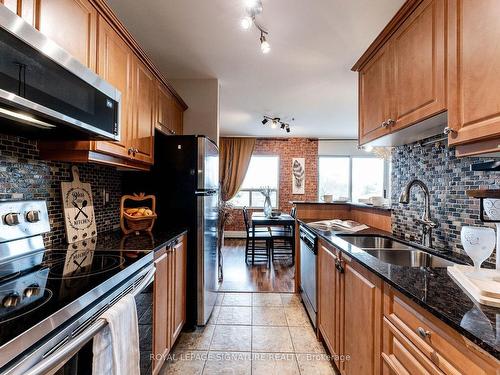 404-60 Gulliver Rd N, Toronto, ON - Indoor Photo Showing Kitchen With Double Sink