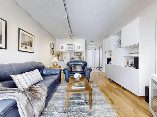 511-20 Southport St, Toronto, ON - Indoor Photo Showing Living Room