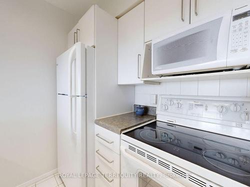 511-20 Southport St, Toronto, ON - Indoor Photo Showing Kitchen