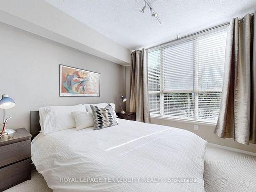 511-20 Southport St, Toronto, ON - Indoor Photo Showing Bedroom