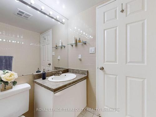 511-20 Southport St, Toronto, ON - Indoor Photo Showing Bathroom