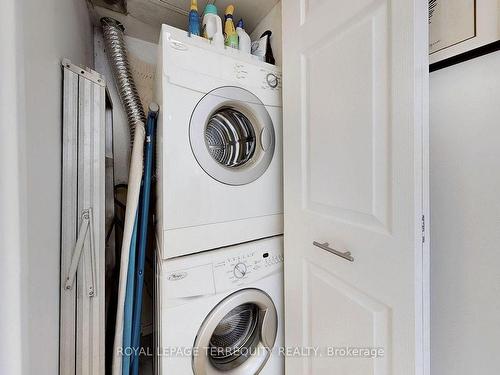 511-20 Southport St, Toronto, ON - Indoor Photo Showing Laundry Room