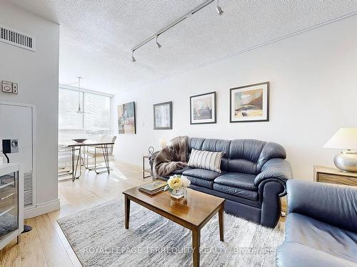 511-20 Southport St, Toronto, ON - Indoor Photo Showing Living Room