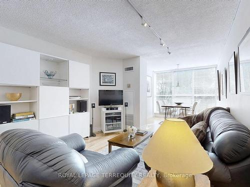 511-20 Southport St, Toronto, ON - Indoor Photo Showing Living Room