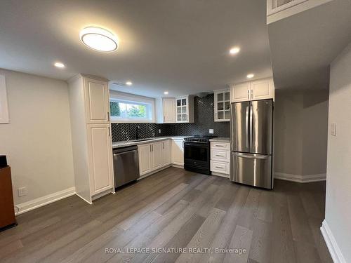 771 Wesley St, Burlington, ON - Indoor Photo Showing Kitchen