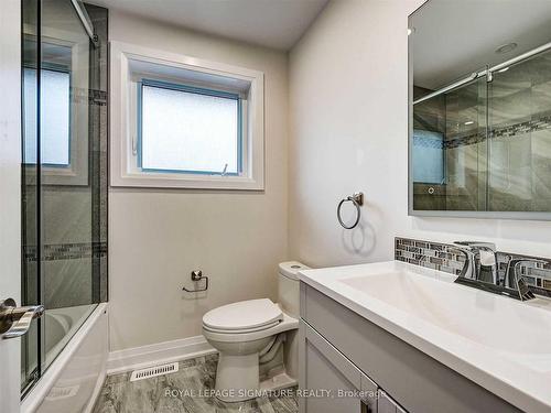 771 Wesley St, Burlington, ON - Indoor Photo Showing Bathroom