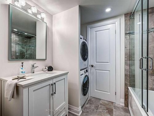 771 Wesley St, Burlington, ON - Indoor Photo Showing Laundry Room