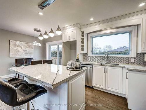 771 Wesley St, Burlington, ON - Indoor Photo Showing Kitchen With Upgraded Kitchen