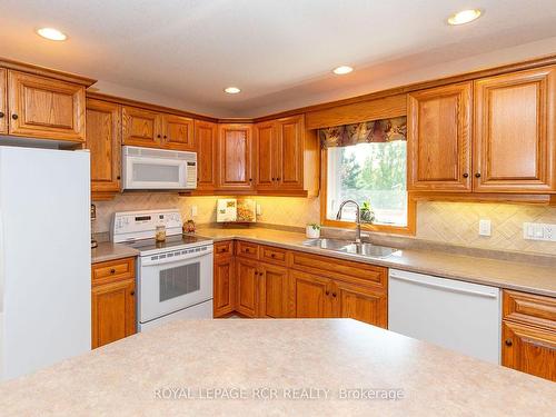 101 Conservation Tr, Centre Wellington, ON - Indoor Photo Showing Kitchen With Double Sink