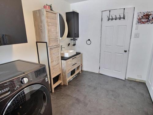 Salle de bains - 9975 Boul. Témiscamingue, Rouyn-Noranda, QC - Indoor Photo Showing Laundry Room