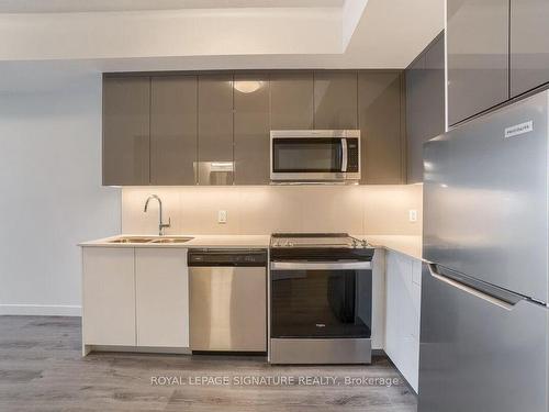 3110-60 Frederick St, Kitchener, ON - Indoor Photo Showing Kitchen With Double Sink With Upgraded Kitchen