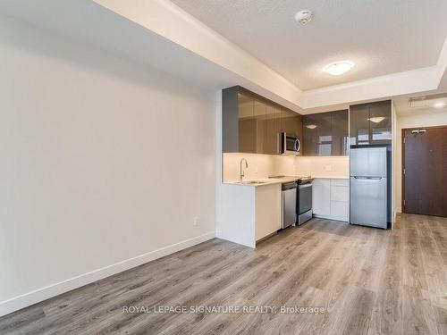 3110-60 Frederick St, Kitchener, ON - Indoor Photo Showing Kitchen