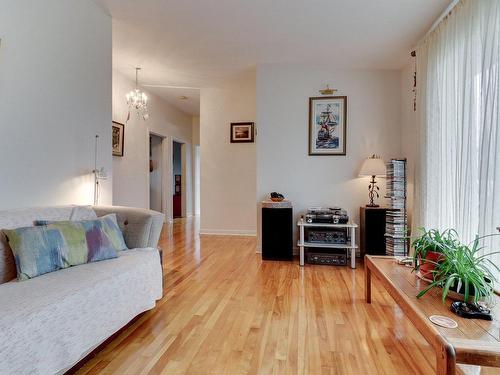 Salon - 8430 Rue Adrien, Laval (Saint-François), QC - Indoor Photo Showing Living Room