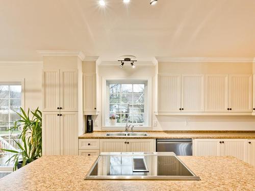 Cuisine - 92 Rue De Sherbrooke, Coaticook, QC - Indoor Photo Showing Kitchen With Double Sink