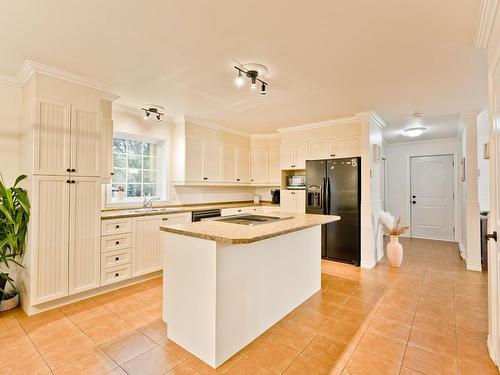 Cuisine - 92 Rue De Sherbrooke, Coaticook, QC - Indoor Photo Showing Kitchen With Double Sink