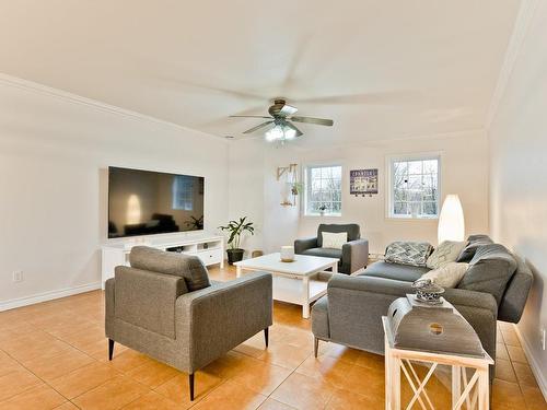 Salle familiale - 92 Rue De Sherbrooke, Coaticook, QC - Indoor Photo Showing Living Room