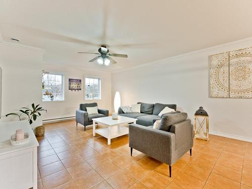 Salle familiale - 92 Rue De Sherbrooke, Coaticook, QC - Indoor Photo Showing Living Room