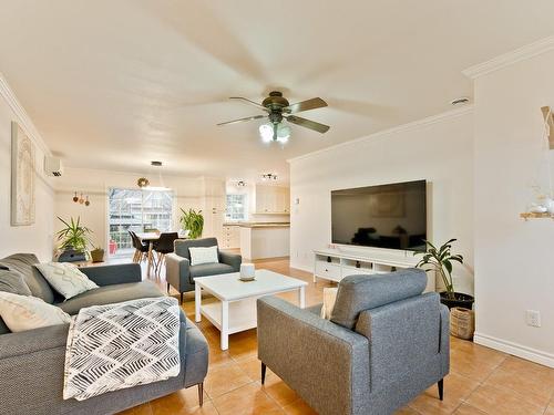 Salle familiale - 92 Rue De Sherbrooke, Coaticook, QC - Indoor Photo Showing Living Room