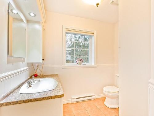 Salle d'eau - 92 Rue De Sherbrooke, Coaticook, QC - Indoor Photo Showing Bathroom