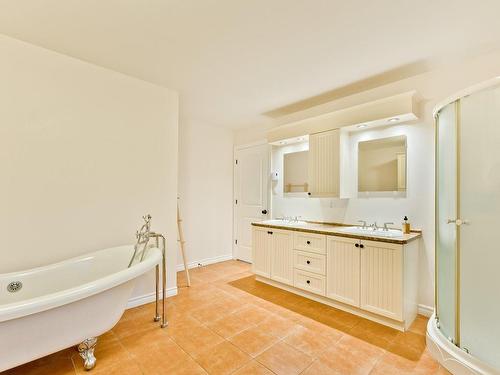 Salle de bains - 92 Rue De Sherbrooke, Coaticook, QC - Indoor Photo Showing Bathroom