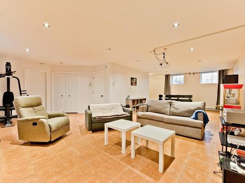 Salle familiale - 92 Rue De Sherbrooke, Coaticook, QC - Indoor Photo Showing Living Room