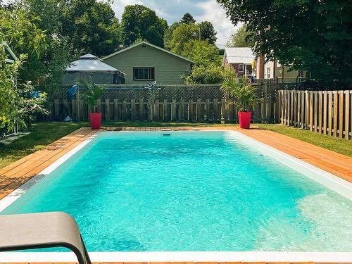 Piscine - 92 Rue De Sherbrooke, Coaticook, QC - Outdoor With In Ground Pool With Backyard