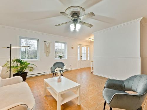 Salon - 92 Rue De Sherbrooke, Coaticook, QC - Indoor Photo Showing Living Room