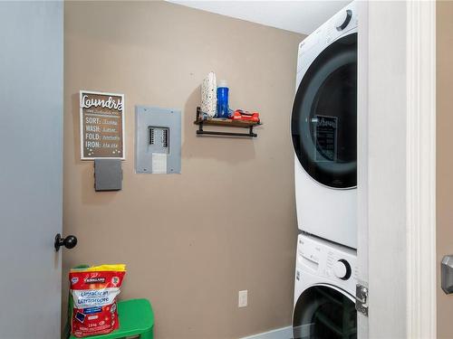 101-1111 Edgett Rd, Courtenay, BC - Indoor Photo Showing Laundry Room