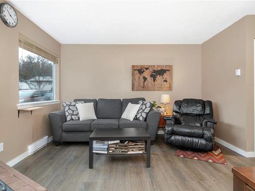 101-1111 Edgett Rd, Courtenay, BC - Indoor Photo Showing Living Room